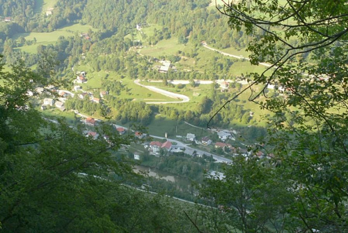 Słowenia widok na dolinę z drogi typu szutrowego, ale lepszej niż niektóre nasze asfalty. #droga #Słowenia