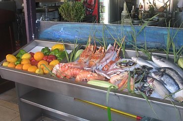 zabytki Rethimnonu - oferty kulinarne nadbrzeżnych restauracji #ZabytkiRethimnonu #restauracje #fontanny #plaże