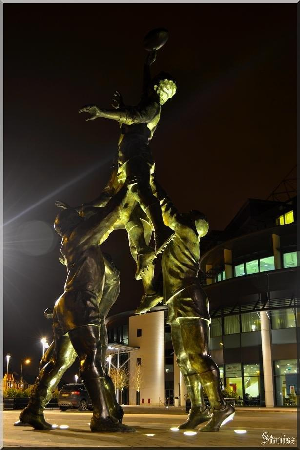 ... Pomnik z Narodowego Stadionu Rugby Twickenham Anglia ...
