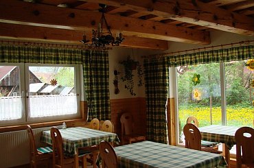 Wioska Terchowa oferuje turystom i wizytorom mnóstwo kwaterów, a w pobliżu również znajduje się mały wyciąg narciarski. #Terchowa #Słowacja #Janosik #pomnik #góry #lasy #kwatery