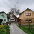 Wioska Terchowa oferuje turystom i wizytorom mnóstwo kwaterów, a w pobliżu również znajduje się mały wyciąg narciarski. #Terchowa #Słowacja #Janosik #pomnik #góry #lasy