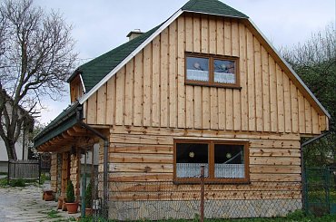 Wioska Terchowa oferuje turystom i wizytorom mnóstwo kwaterów, a w pobliżu również znajduje się mały wyciąg narciarski. #Terchowa #Słowacja #Janosik #pomnik #góry #lasy #kwatery