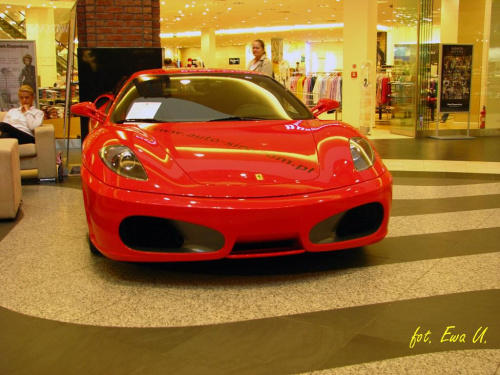 Ferrari w centrum handlowym, jedyne 599 tyś