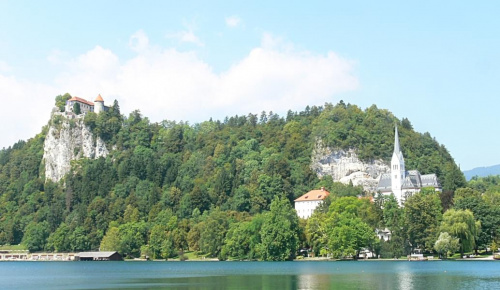 Słowenia jezioro w Bledzie, zamek i kościół. #jezioro #kościół #zamek