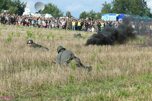 Inscenizacja bitwy pod Wizną - obrona schronu dowodzenia na Górze Strękowej. #StrękowaGóra #Wizna #Raginis