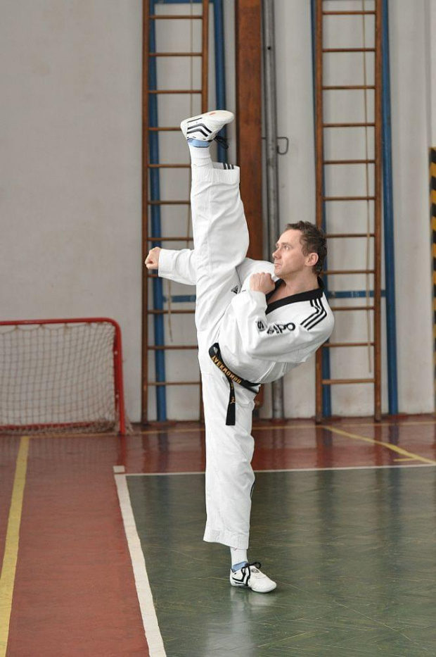 Trener UKS Arcus Jarek Jarząb 4 dan taekwondo WTF. Trening w Liptowskim Mikulaszu z kadrą Słowacji i Chorwacji. 8 styczeń 2011 #JarekJarząb #taekwondo #tkd #trening #TreningTaekwondo #wtf #TrenerTaekwondo #ArcusKrynica