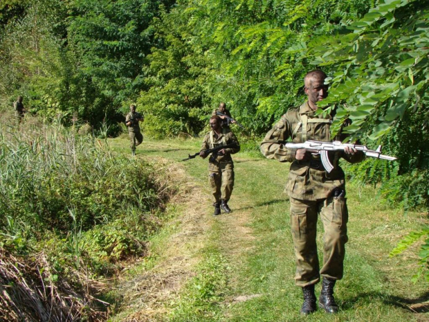 Technice maskowania poświęcone zostały ćwiczenia terenowe podchorążych prowadzone przez kapitana Dariusza Sprawkę #Sobieszyn #Brzozowa