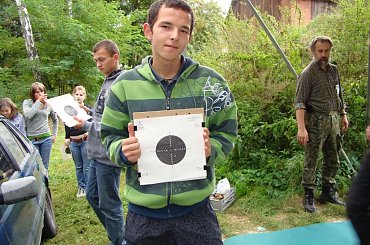 Po krótkim przeszkoleniu klasa wojskowa przystąpiła do strzelania.... Najlepszy wynik....- poszukajcie- sami się zdziwicie ;-) #Sobieszyn #Brzozowa #KlasaWojskowa #Strzelanie