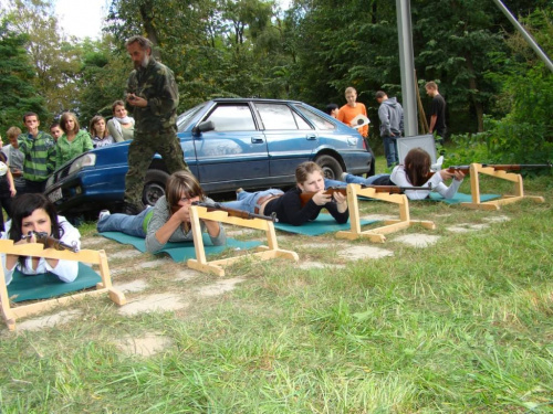 Po krótkim przeszkoleniu klasa wojskowa przystąpiła do strzelania.... Najlepszy wynik....- poszukajcie- sami się zdziwicie ;-) #Sobieszyn #Brzozowa #KlasaWojskowa #Strzelanie