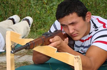 Po krótkim przeszkoleniu klasa wojskowa przystąpiła do strzelania.... Najlepszy wynik....- poszukajcie- sami się zdziwicie ;-) #Sobieszyn #Brzozowa #KlasaWojskowa #Strzelanie