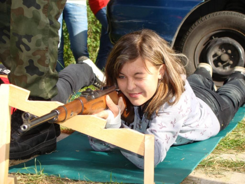 Po krótkim przeszkoleniu klasa wojskowa przystąpiła do strzelania.... Najlepszy wynik....- poszukajcie- sami się zdziwicie ;-) #Sobieszyn #Brzozowa #KlasaWojskowa #Strzelanie