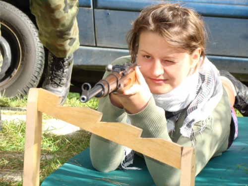 Po krótkim przeszkoleniu klasa wojskowa przystąpiła do strzelania.... Najlepszy wynik....- poszukajcie- sami się zdziwicie ;-) #Sobieszyn #Brzozowa #KlasaWojskowa #Strzelanie